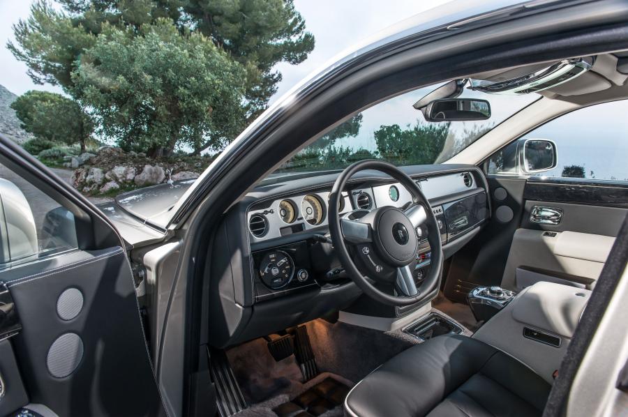  Rolls-Royce Phantom 2012 года  (фото 21 из 38)
